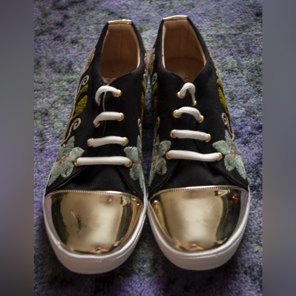 Women’s artisanal embroidered sneakers size 7 - Picture 2 of 5